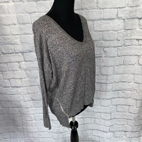 Express women XS Longsleeve hi low v-cut sweater with zipper sides sz XS women - Picture 4 of 12